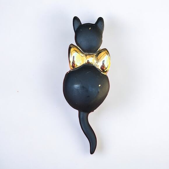 Vintage Matte Black Enamel Cat With Gold Tone Bow Pin Brooch - Picture 1 of 3